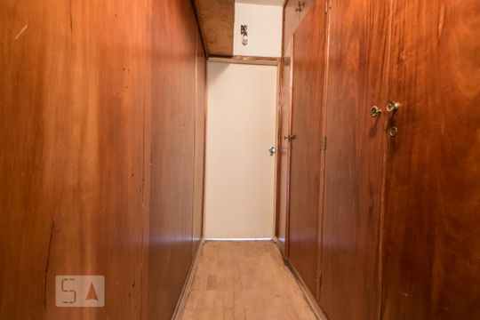 Closet de casa para alugar com 5 quartos, 1000m² em Campo Belo, São Paulo