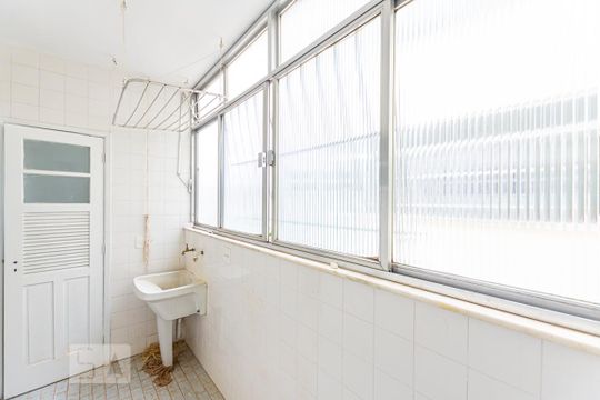 Área de Serviço de apartamento para alugar com 2 quartos, 70m² em Santa Rosa, Niterói