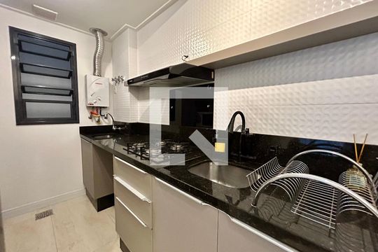 Cozinha  de apartamento para alugar com 1 quarto, 45m² em Campeche, Florianópolis