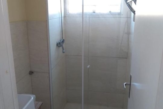 Banheiro Social de apartamento para alugar com 2 quartos, 47m² em Todos Os Santos, Rio de Janeiro