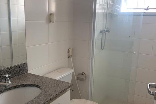 Banheiro da suíte 3 de apartamento para alugar com 3 quartos, 160m² em Jardim Londrina, São Paulo