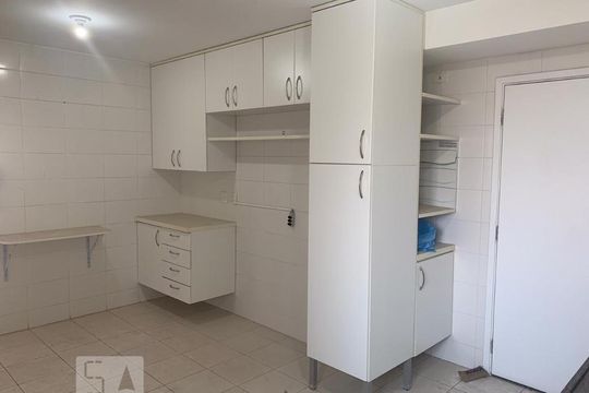 Cozinha de apartamento para alugar com 3 quartos, 160m² em Jardim Londrina, São Paulo