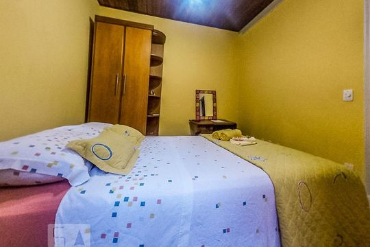Dormitório4 de casa para alugar com 4 quartos, 180m² em Centro Histórico, Porto Alegre