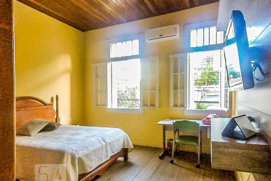 Dormitório2 de casa para alugar com 4 quartos, 180m² em Centro Histórico, Porto Alegre