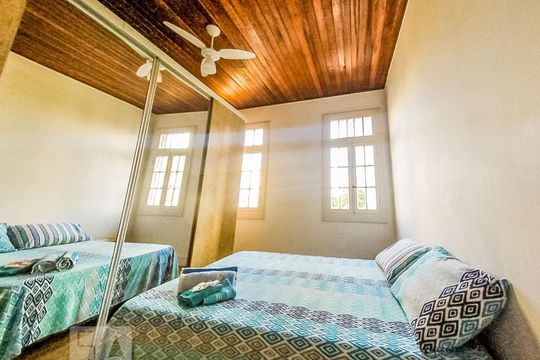 Dormitório de casa para alugar com 4 quartos, 180m² em Centro Histórico, Porto Alegre