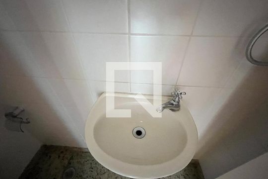 Lavabo de apartamento para alugar com 2 quartos, 53m² em Vila Clementino, São Paulo