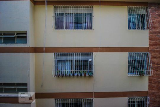 Vista sala de apartamento para alugar com 3 quartos, 123m² em Cruzeiro, Belo Horizonte