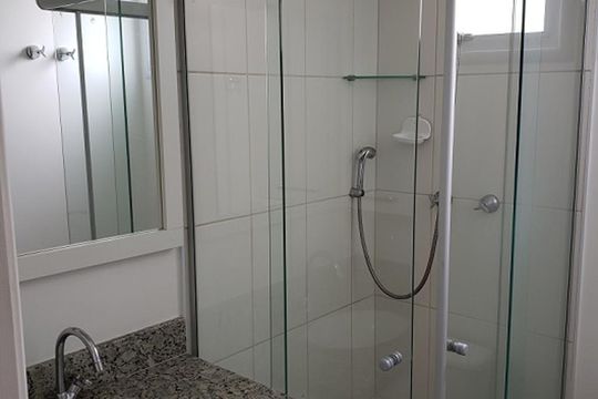 Banheiro da suíte de apartamento para alugar com 3 quartos, 71m² em Vila Suzana, São Paulo
