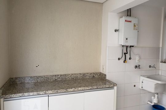 Área de serviço de apartamento para alugar com 3 quartos, 71m² em Vila Suzana, São Paulo