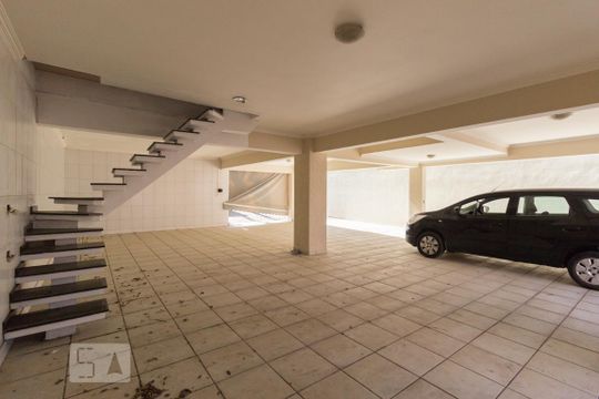 Garagem de casa à venda com 5 quartos, 300m² em City América, São Paulo