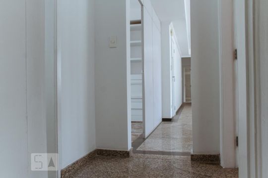 Corredor de apartamento à venda com 4 quartos, 210m² em Bela Vista, São Paulo
