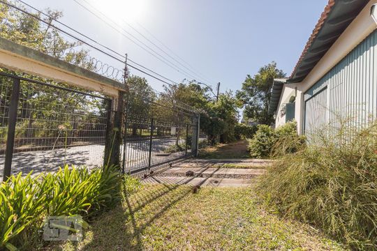 Área Externa de casa à venda com 3 quartos, 252m² em Jardim Itu Sabara, Porto Alegre