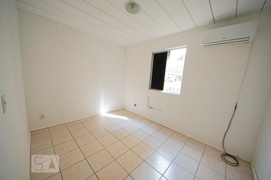Dormitório 2 de apartamento à venda com 2 quartos, 47m² em Canudos, Novo Hamburgo