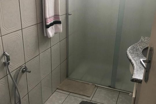Banheiro de apartamento à venda com 2 quartos, 97m² em Cambuci, São Paulo
