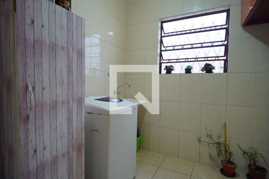 Lavanderia de casa à venda com 4 quartos, 144m² em Vila Ipiranga, Porto Alegre