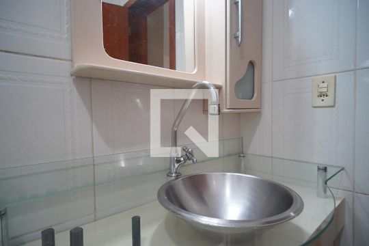 Banheiro 1 suite de casa à venda com 4 quartos, 144m² em Vila Ipiranga, Porto Alegre