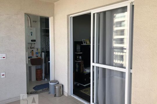 Varanda Sala de apartamento à venda com 2 quartos, 62m² em Vila Anastácio, São Paulo