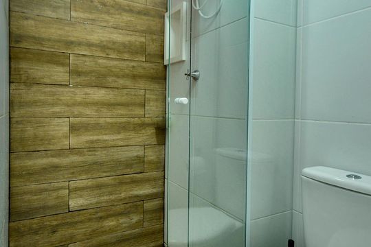 Banheiro de apartamento à venda com 2 quartos, 43m² em Barra Funda, São Paulo