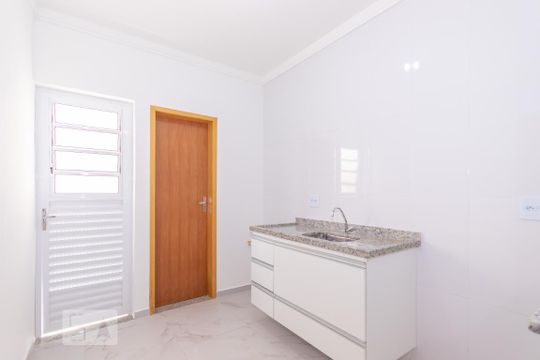 Cozinha de apartamento para alugar com 1 quarto, 40m² em Vila Ré, São Paulo