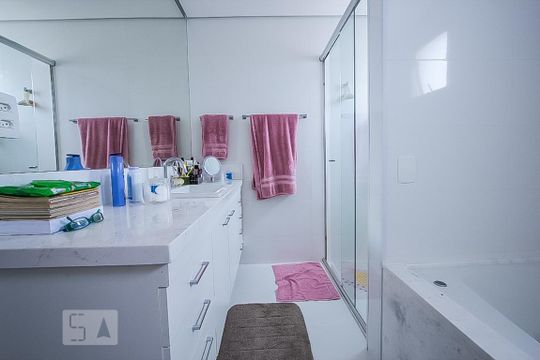 Banheiro da suíte 3 de apartamento para alugar com 3 quartos, 340m² em Jardim Leonor, São Paulo