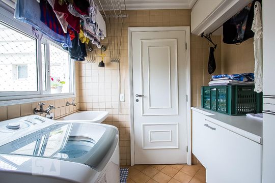 Área de serviço de apartamento para alugar com 3 quartos, 340m² em Jardim Leonor, São Paulo