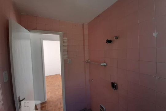 Banheiro de apartamento à venda com 2 quartos, 63m² em Santa Rosa, Niterói