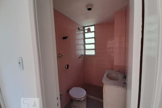 Banheiro de apartamento à venda com 2 quartos, 63m² em Santa Rosa, Niterói