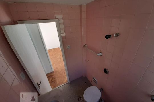 Banheiro de apartamento à venda com 2 quartos, 63m² em Santa Rosa, Niterói