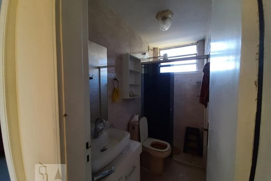 Banheiro de apartamento para alugar com 2 quartos, 65m² em Santa Rosa, Niterói