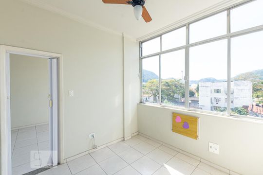 Suite de apartamento à venda com 1 quarto, 45m² em São Francisco, Niterói