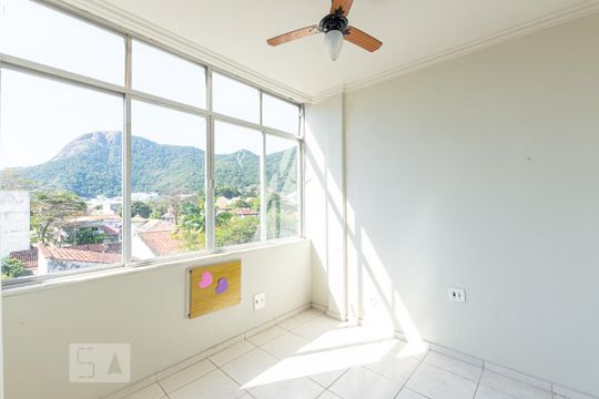 Suite de apartamento à venda com 1 quarto, 45m² em São Francisco, Niterói