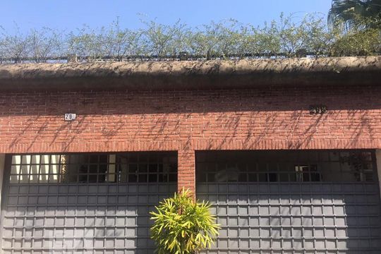 Fachada de casa à venda com 4 quartos, 700m² em Vila Sônia, São Paulo