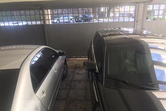 Garagem de casa à venda com 4 quartos, 700m² em Vila Sônia, São Paulo