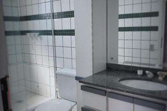 Banheiro de apartamento à venda com 3 quartos, 80m² em Vila Madalena, São Paulo