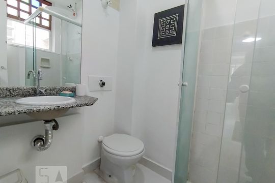 Banheiro de apartamento para alugar com 1 quarto, 35m² em Copacabana, Rio de Janeiro