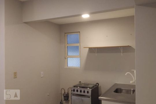 Cozinha de kitnet/studio para alugar com 1 quarto, 22m² em São João, Porto Alegre
