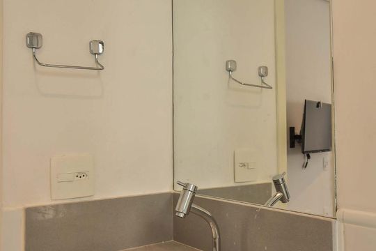 Banheiro  de apartamento para alugar com 1 quarto, 17m² em Santo Amaro, São Paulo