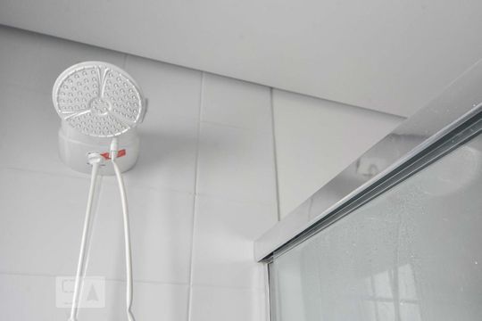 Banheiro de apartamento para alugar com 1 quarto, 15m² em Santo Amaro, São Paulo