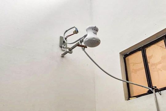 Banheiro  de kitnet/studio para alugar com 1 quarto, 15m² em Sarandi, Porto Alegre