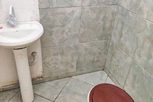 Banheiro  de kitnet/studio para alugar com 1 quarto, 15m² em Sarandi, Porto Alegre