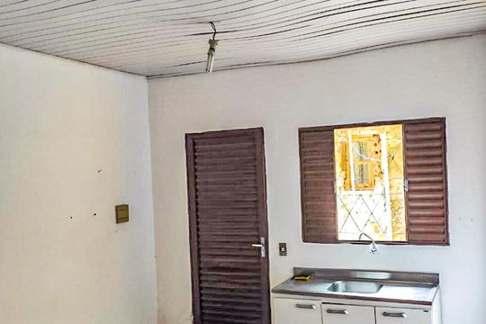 Cozinha  de kitnet/studio para alugar com 1 quarto, 15m² em Sarandi, Porto Alegre