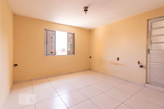 Quarto 1 de casa para alugar com 2 quartos, 120m² em Jardim Sapopemba, São Paulo