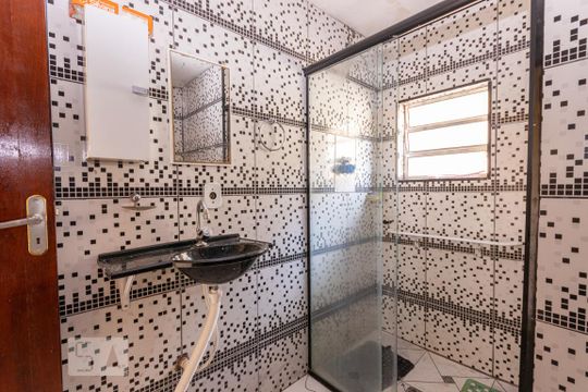 Banheiro  de casa para alugar com 2 quartos, 120m² em Jardim Sapopemba, São Paulo