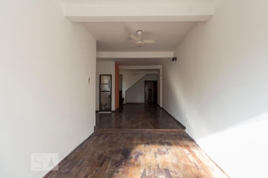 Sala de casa para alugar com 4 quartos, 200m² em Saúde, São Paulo