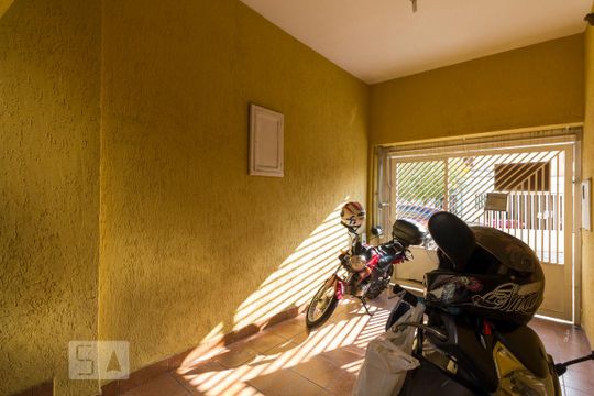 Garagem de casa à venda com 4 quartos, 200m² em Saúde, São Paulo