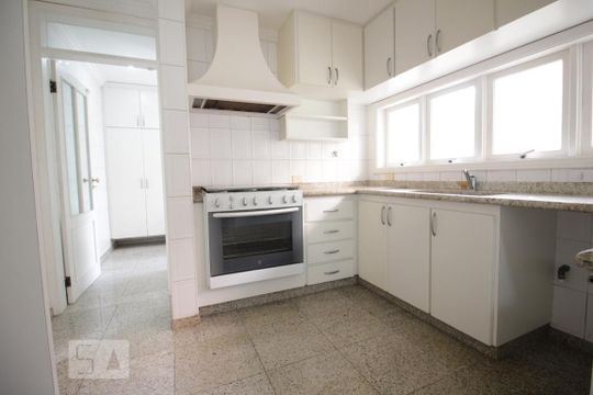 Cozinha de casa à venda com 4 quartos, 350m² em Jardim Leonor, São Paulo