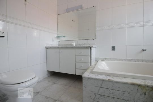 Banheiro da suíte 2 de casa à venda com 4 quartos, 350m² em Jardim Leonor, São Paulo