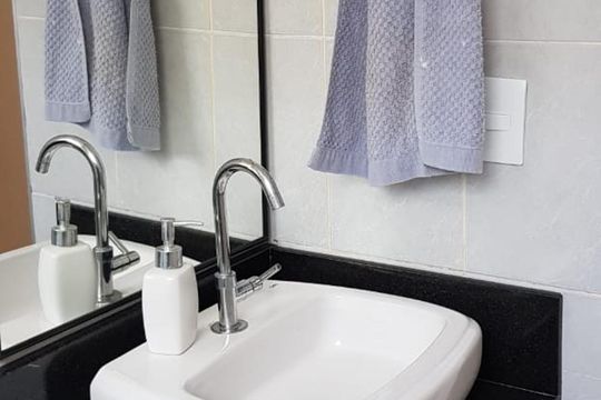 Banheiro de apartamento para alugar com 2 quartos, 60m² em Vila Nova Jundiainópolis, Jundiaí