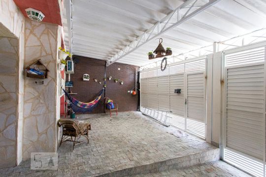 Garagem de casa para alugar com 3 quartos, 320m² em Vila Cleonice, São Paulo