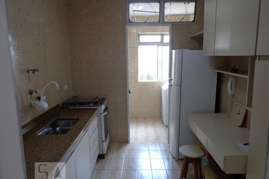 Cozinha de apartamento para alugar com 2 quartos, 55m² em Vila Firmiano Pinto, São Paulo